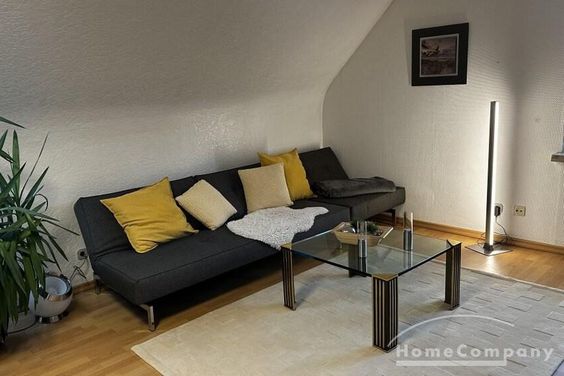 Schöne, neu ausgestattete Wohnung, 1. OG. Mit Loggia.