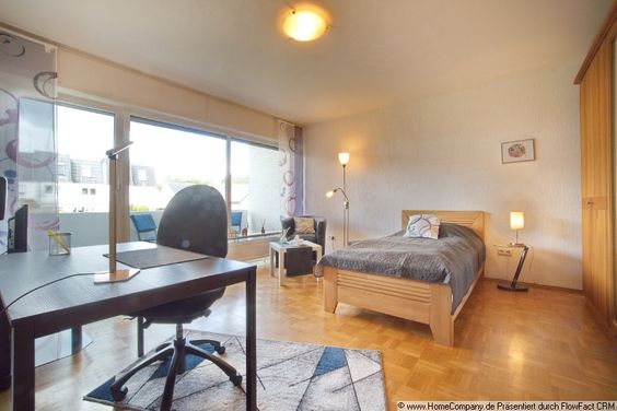 Perfekt für Wochenendheimfahrer! Gemütliches Zimmer mit Balkon, ruhig gelegen mit guter Anbindung an die B54, B236 und A2.