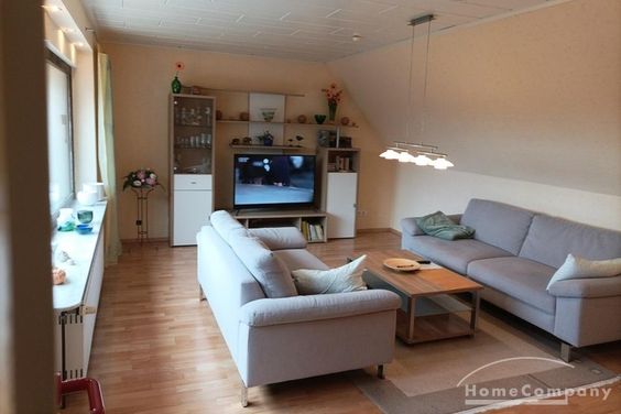 3 Zi.Whg., möbl., Balkon Richtung Süden, mit großer Wohndiele.