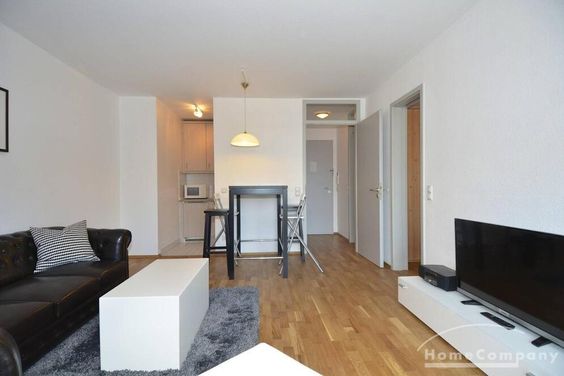 Renovierte, möblierte Zwei-Zimmer-Wohnung, Berlin Mitte mit PKW-Stellplatz