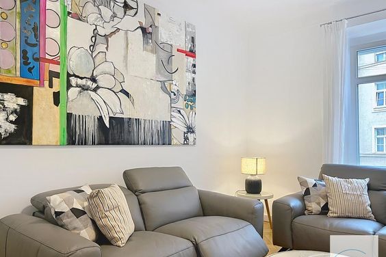 Modern möblierte 2,5-Zimmer-Wohnung mit Balkon im Westend