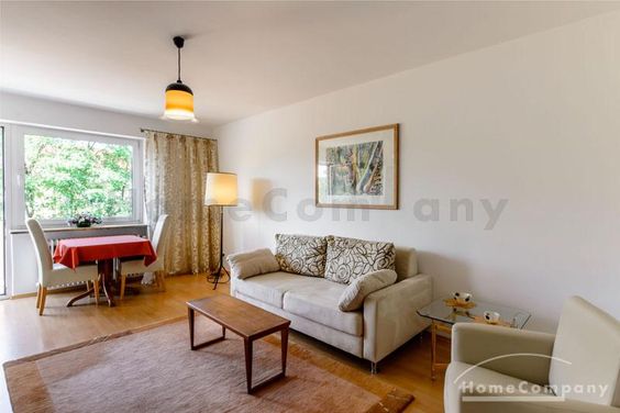 Schöne möblierte 2-Zimmer-Wohnung mit Balkon in Moosach