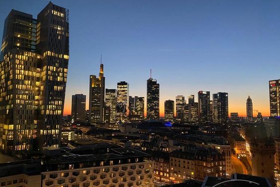 Innenstadt (8054438) Luxus-Apartment mit atemberaubender Sicht auf  Frankfurter Skyline