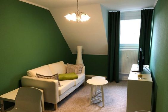 Schöne 2 Zi.Whg., 4. OG, möbliert, in Uni-Nähe.