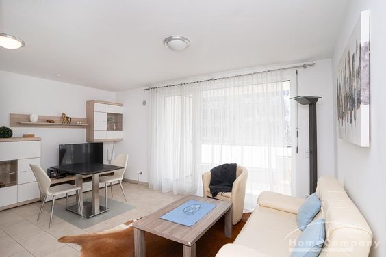 Modern möblierte 2-Zimmer-Wohnung mit Balkon in Pasing