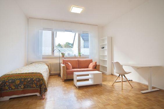 Helle, schöne Wohnung mit Komplettausstattung, Waschmaschine etc., ruhig gelegen