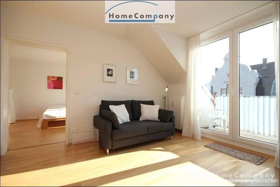 Hübsche möblierte 2-Zimmer-Dachgeschoß-Wohnung in Schwabing.