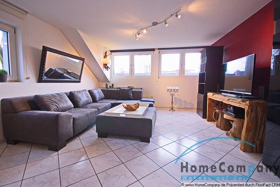 Schickes und helles Domizil unterm Dach, modern möbliert, komplett ausgestattet und mit Hofgartennutzung