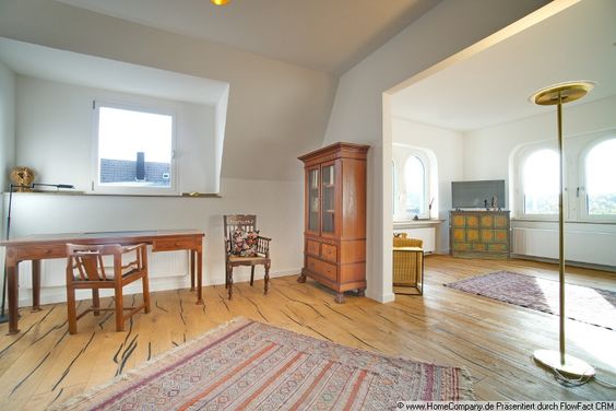 Stylish, exclusive maisonette with balcony in the popular Kreuzviertel.