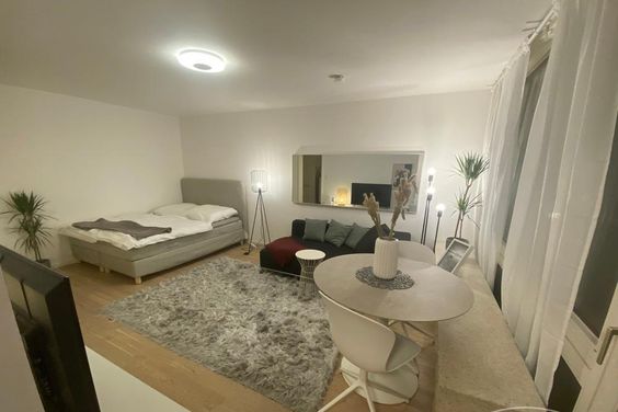 Modern möbliertes 1-Zimmer-Apartment mit Balkon in Schwabing-West