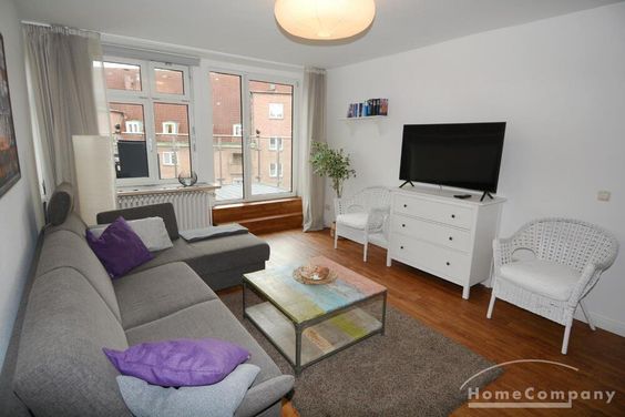 Sehr zentrale möblierte 3-Zimmerwohnung in Kiel mit Blick auf den Rathausturm