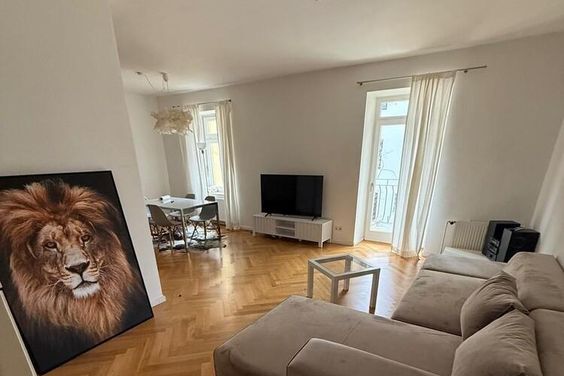 Modern möblierte 3-Zimmer-Wohnung mit Balkon in Neuhausen