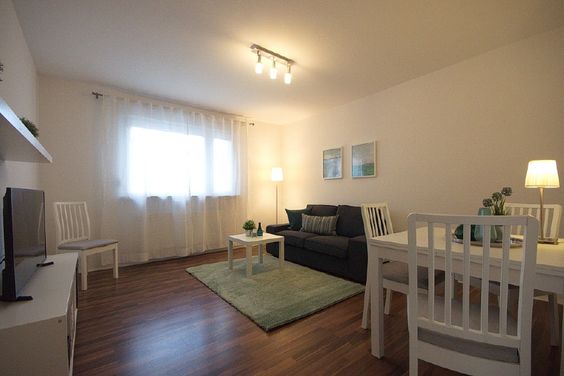 Nähe Essen-Zentrum: neu eingerichtete Wohnung mit Laminatboden, zwei Schlafzimmer möglich, W-LAN, ruhig gelegen.