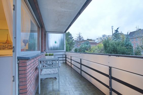 Renovated and newly furnished, homely apartment, in excellent residential area and with large balcony and garage