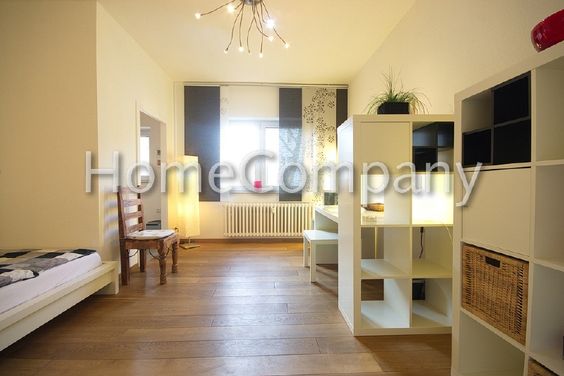 Bright, modern, attractively furnished apartment, use of wi-fi use possible, direct vicinity of city centre and within walking distance of Bergmannsheil hospital