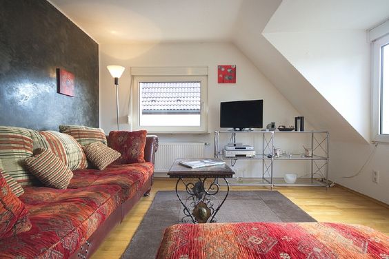 Schöne, moderne Dachgeschosswohnung mit Balkon und W-LAN-Internetzugang in Essen-Bredeney, sehr gutes Wohnumfeld.