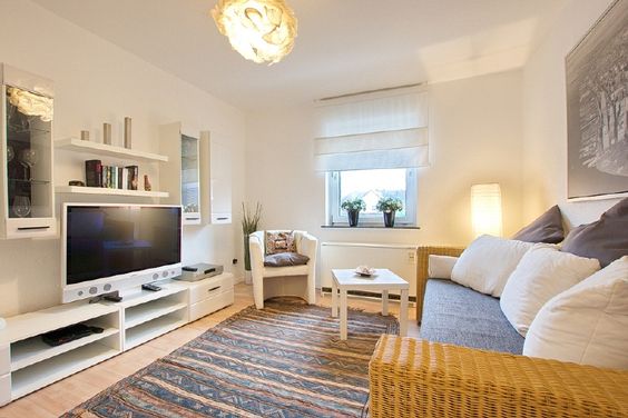 Reizvolle helle Wohnung in bevorzugter Wohnlage, mit Gartenterrasse und eigenem Eingang, Internetzugang.