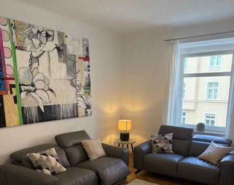 Modern möblierte 2,5-Zimmer-Wohnung mit Balkon im Westend