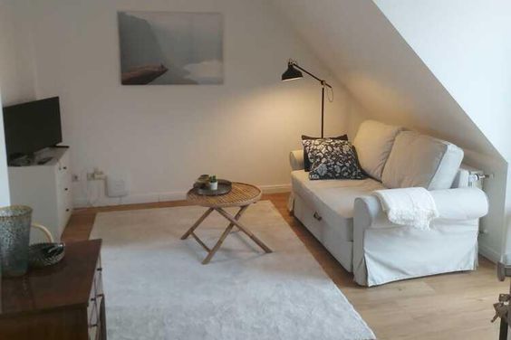 Moderne Wohnung im DG mit Balkon