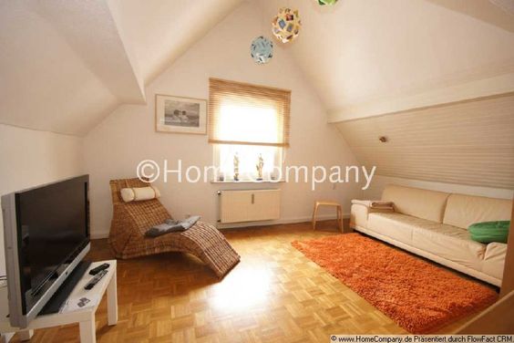 Gemütliches Domizil unterm Dach mit Empore und Balkon in Uninähe.