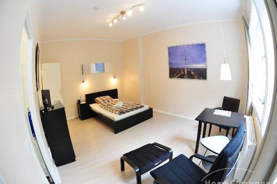 Schicke 1-Zimmer-Wohnung mit Balkon in Berlin, möbliert