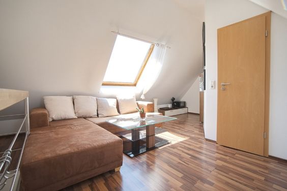 Dachgeschosswohnung in einem Mehrfamilienhaus, Internet möglich. Ruhig und zentral in Castrop-Rauxel gelegen.