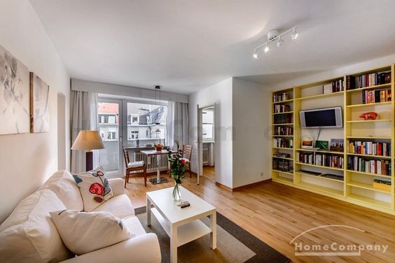Exklusives möbliertes 1,5 Zimmer-Apartment mit Balkon im Westend