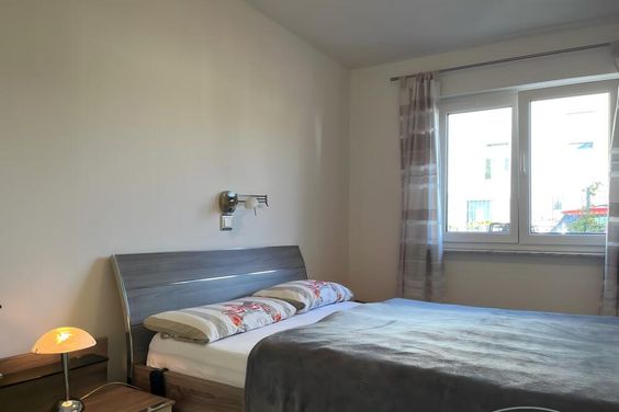 Voll möblierte 3-Zimmer-Wohnung mit Terrasse