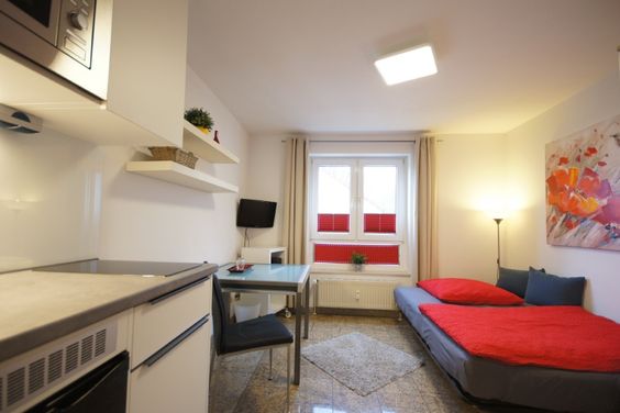 Freundlich-modern eingerichtet, nur 100 Meter zur U-Bahn: Apartment mit Internetzugang und Reinigungsservice in der westlichen City von Bochum