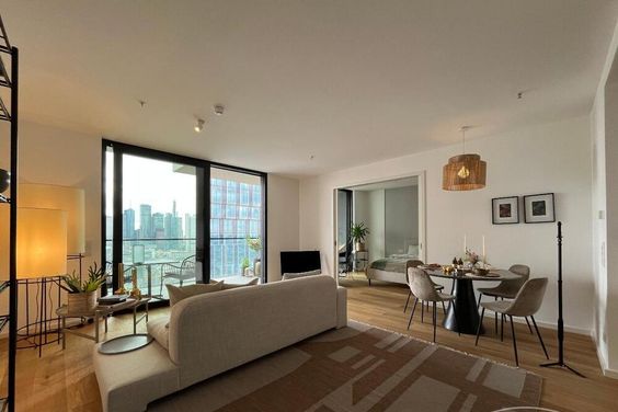 Europaviertel (8072170) Exklusives Apartment im Eden Tower – Skylineblick inklusive