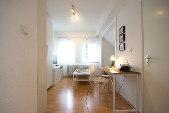 Helles Dachgeschoss-Apartment, nett eingerichtet, ruhig und zentral gelegen