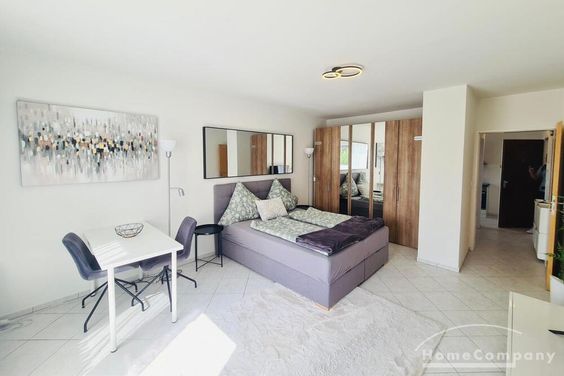 Modern möbliertes 1-Zimmer-Apartment mit großem Balkon In Laim