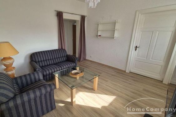 Schöne, gemütliche 2 Zi.-Wohnung, möbliert, mit Balkon Richtung Westen, PKW-Stellplatz.