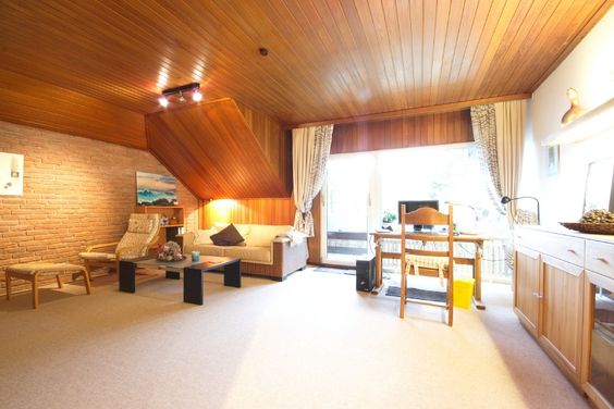 Hochwertig eingerichtete, ruhig gelegene Wohnung mit Loggia, Nutzung einer Wallbox möglich, Internetzugang, Parken am Haus