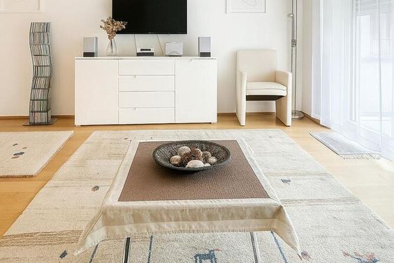 Helle, möblierte 3-Zimmer-Wohnung mit Balkon in Solln  in grüner und ruhiger Lage