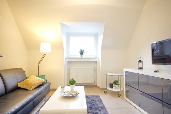 Modern und ansprechend eingerichtete Wohnung in gehobener Qualität, Highspeed-Internetzugang 1000 Mbit möglich, attraktive und ruhige Lage in Rüttenscheid
