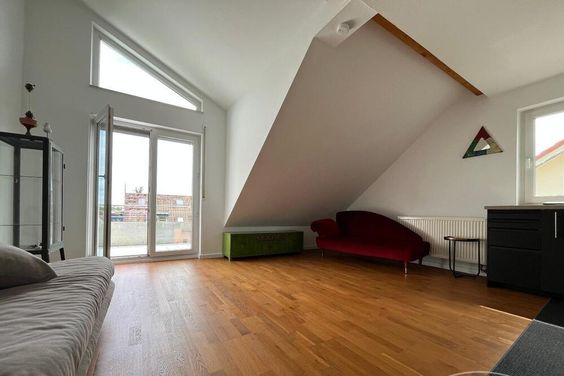 Niederursel (8072204) Möblierte 2,5 Zimmer-Maisonettewohnung