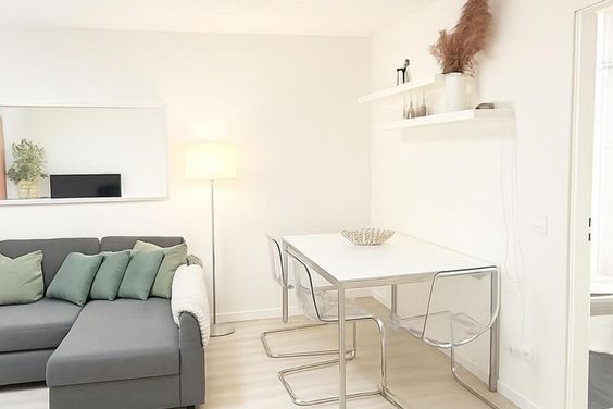 Modern möbliertes 1-Zimmer-Apartment mit Balkon