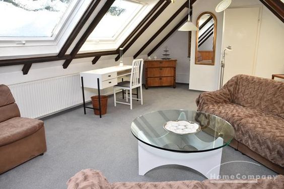 GrossBuchholz-Heideviertel, Praktisches Firmenapartment im Spitzboden – an Wochenendheimfahrer