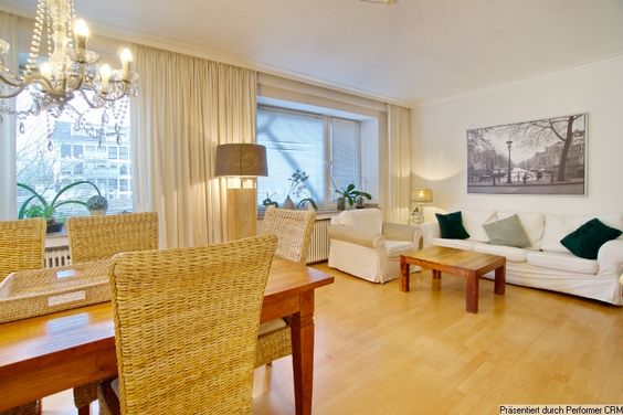 Stilvoll Wohnen! Charmante Wohnung mit 2 Balkonen in Düsseldorf direkt am Hofgarten, Internetzugang möglich