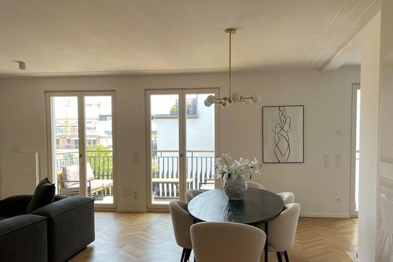 Exklusiv möblierte 3-Zimmer-Wohnung mit Balkon in der Ludwigsvorstadt