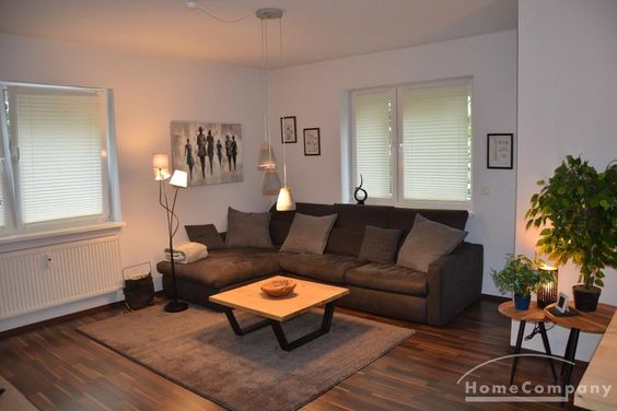 Moderne, schöne 2 Zi.Whg., möbliert, mit Balkon und PKW Stellplatz in ruhiger Lage.