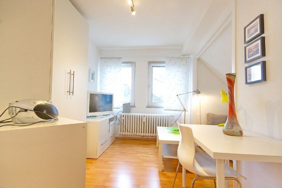 Helles Dachgeschoss-Apartment, nett eingerichtet, ruhig und zentral gelegen