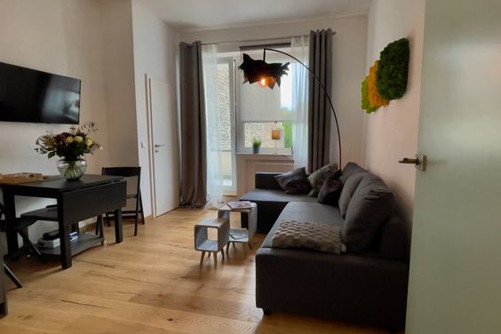 Appealing apartment with balcony and parquet flooring in Pempelfort, with a parking space in the car park!