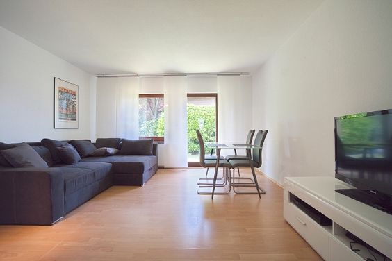 Möblierte Wohnung mit Gartensitzplatz in sehr attraktiver Lage, W-LAN, Parken direkt am Haus