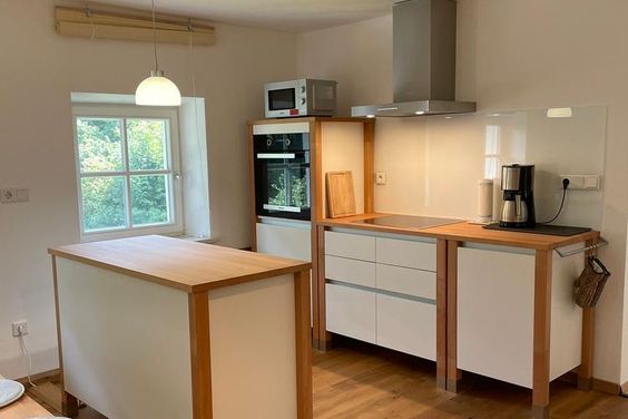 Helle, voll möblierte 2-Zimmer-Wohnung mit Balkon in Steinhöring