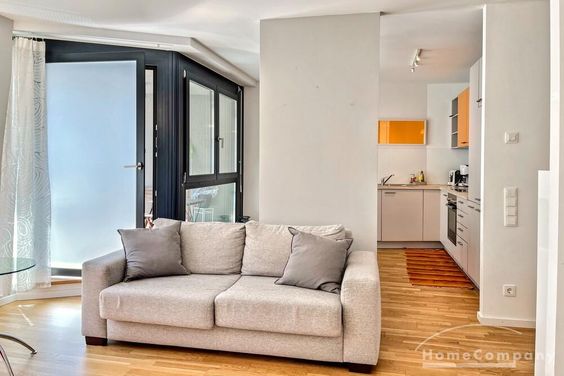 Schöne, möblierte 2-Zimmer-Wohnung mit Loggia in München-Giesing