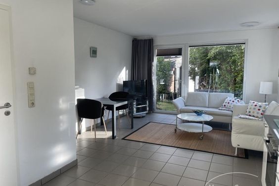 2 Zi.Whg. über 2 Ebenen, möbl., mit Terrasse.