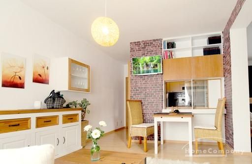 Möbliert/Furnished 2-Zimmer Apartment mit Balkon in Dresden-Johannstadt 2 Personen