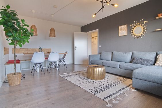 Helle Wohnung mit 2 Schlafzimmern und Balkon, Komplettausstattung, Internetzugang